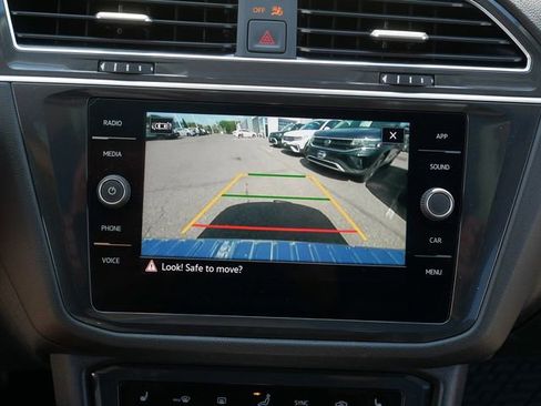Certified 2022 Volkswagen Tiguan SE w/ Panoramic Sunroof Package AWD/4WD image 28
