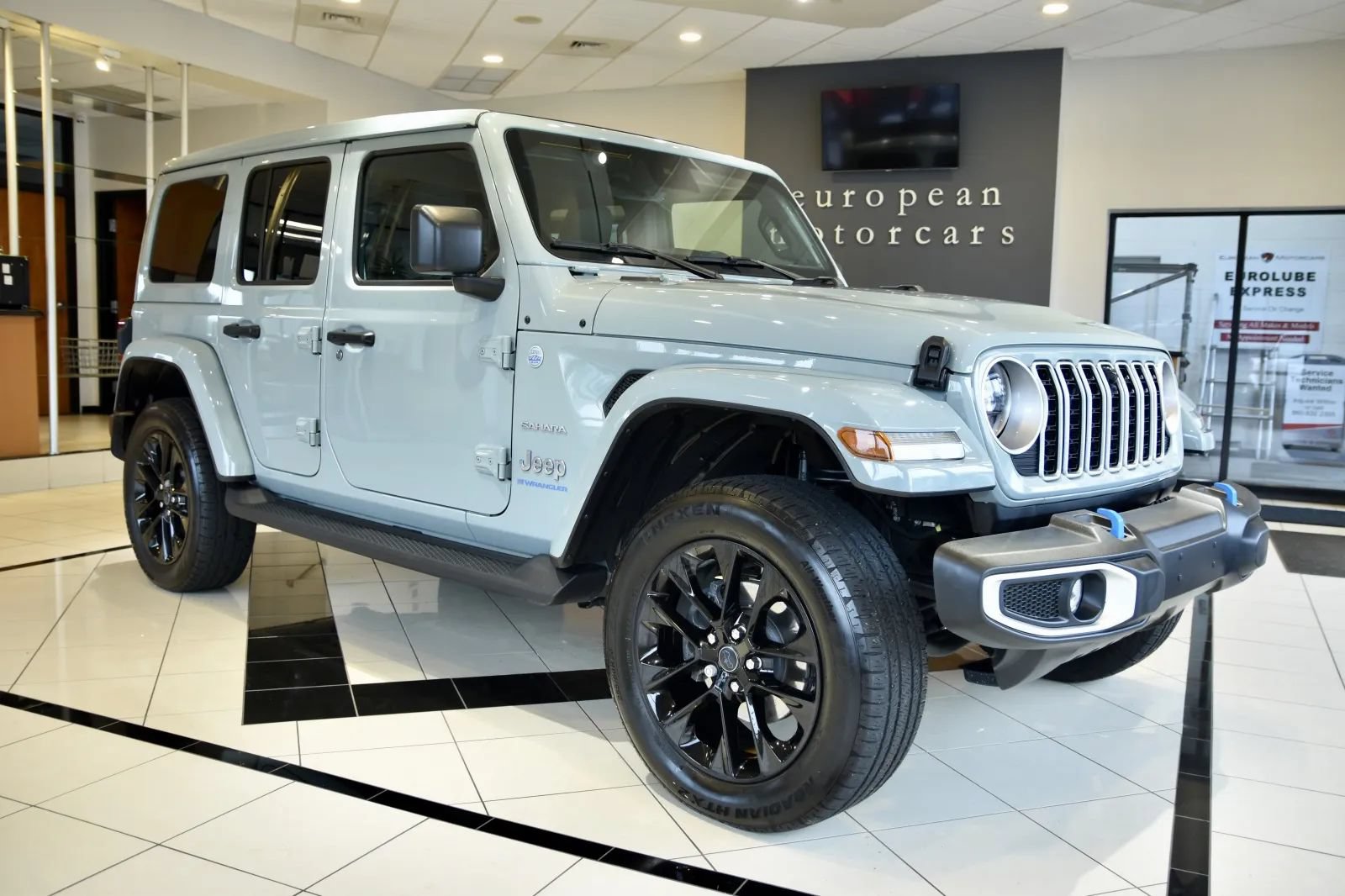 Used 2024 Jeep Wrangler Unlimited Sahara w/ Technology Group AWD/4WD image 1