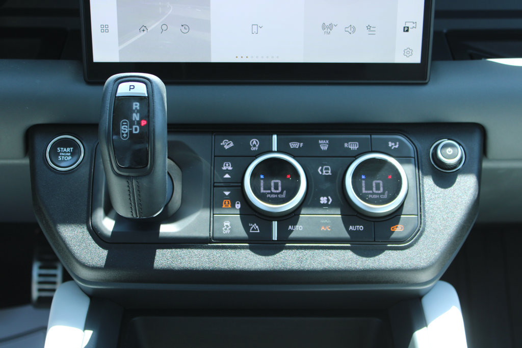 Used 2025 Land Rover Defender 110 S AWD/4WD image 31