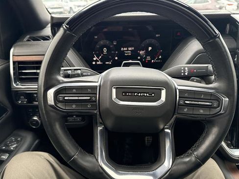 Used 2025 GMC Yukon XL Denali w/ Advanced Technology Package AWD/4WD image 39