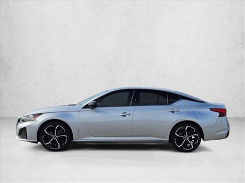 Used 2024 Nissan Altima 2.5 SR FWD image 8
