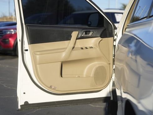 Used 2013 Toyota Highlander Plus image 29