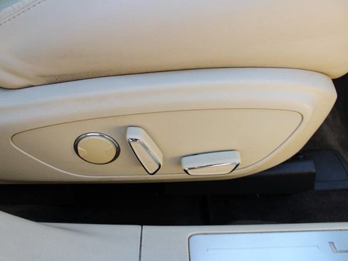 Used 2013 Lincoln MKZ image 12