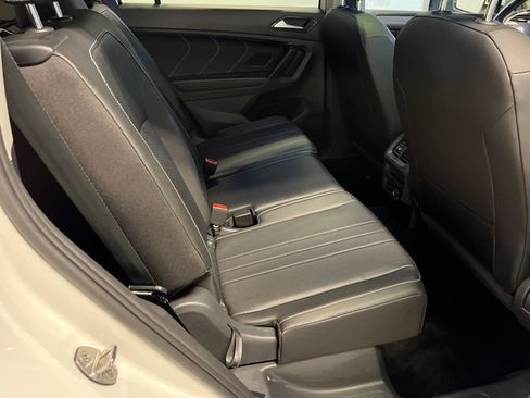 Certified 2023 Volkswagen Tiguan SE w/ Panoramic Sunroof Package FWD image 12