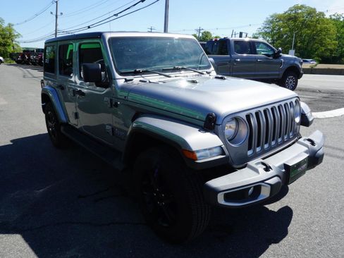 Used 2020 Jeep Wrangler Unlimited Sahara AWD/4WD image 4