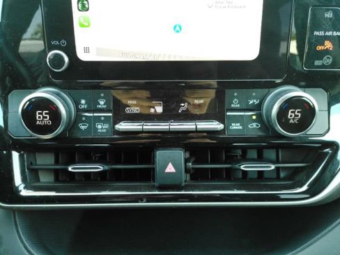 Used 2023 Toyota Highlander LE FWD image 46