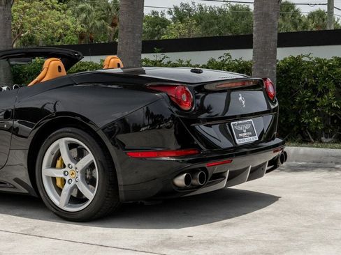 Used 2015 Ferrari California T RWD image 5