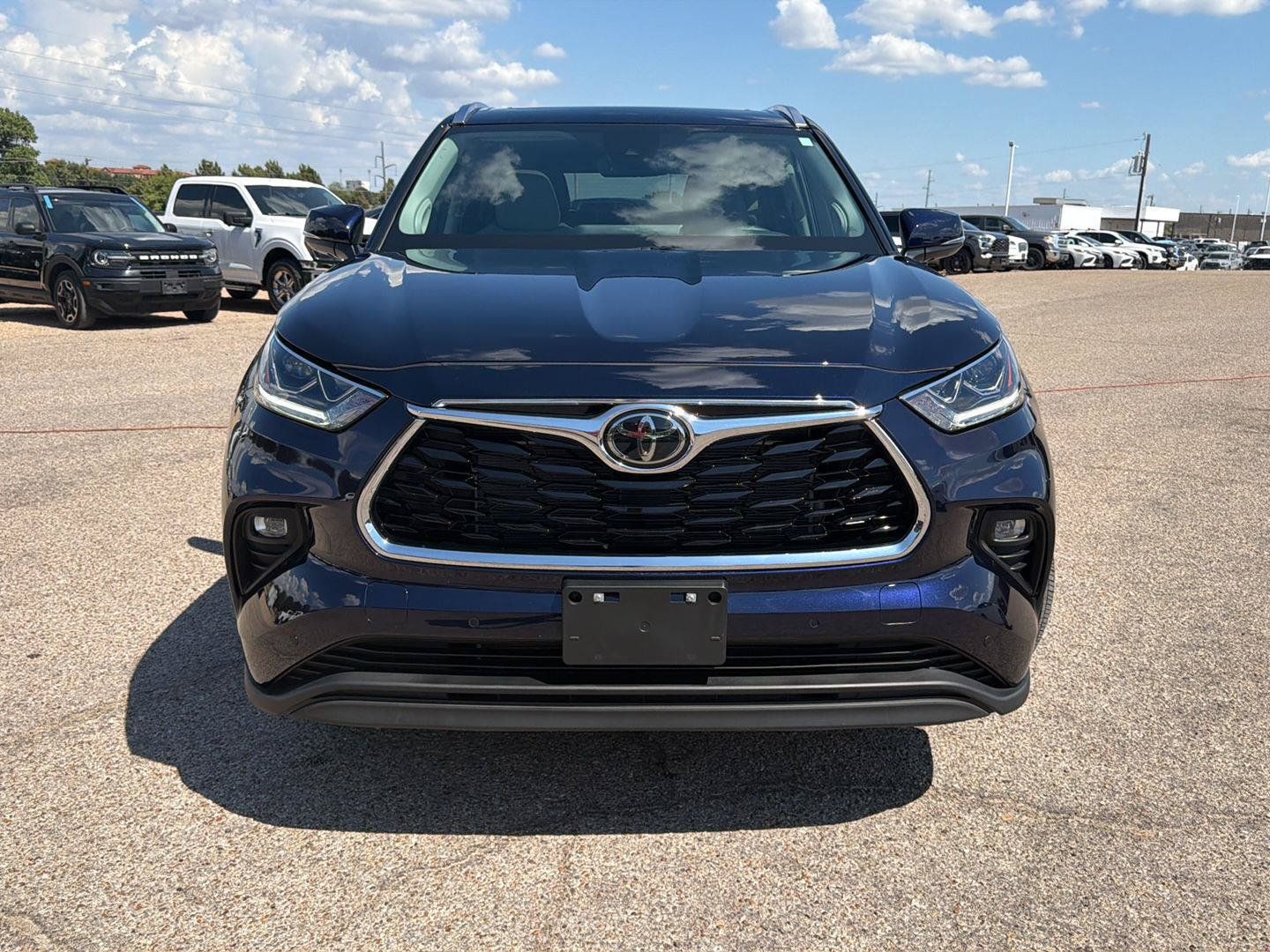 Certified 2026 Toyota Highlander Limited AWD/4WD image 2