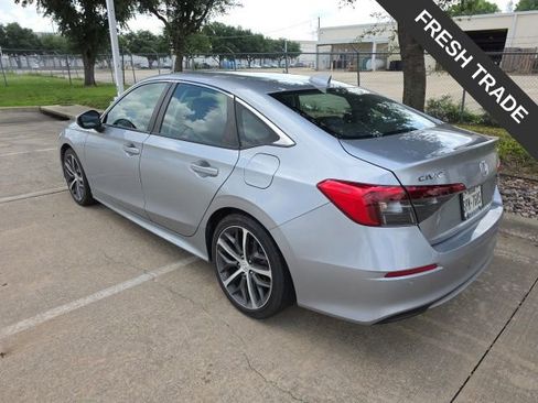 Used 2022 Honda Civic Touring image 3