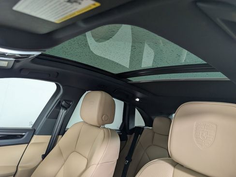 Used 2026 Porsche Macan AWD/4WD image 19