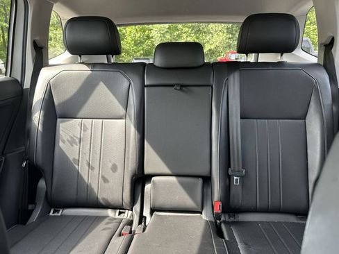 Used 2024 Volkswagen Tiguan SE AWD/4WD image 27
