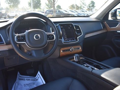 Used 2023 Volvo XC90 B6 Plus image 21