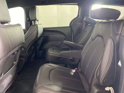 Used 2026 Chrysler Pacifica Select FWD image 15