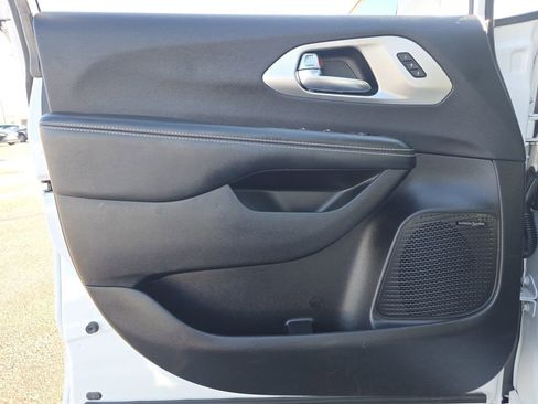 Used 2022 Chrysler Pacifica Limited w/ S Appearance Package image 31