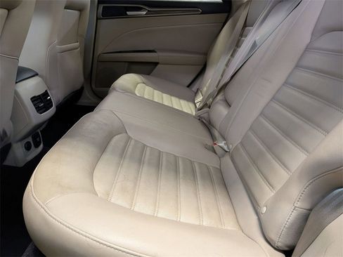 Used 2017 Ford Fusion SE w/ Fusion SE Technology Package image 27