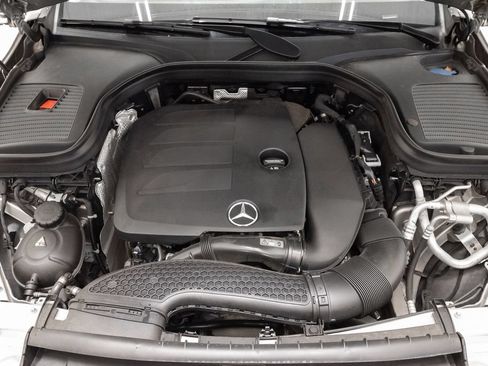 Used 2022 Mercedes-Benz GLC 300 4MATIC image 3