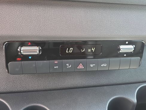 Used 2025 Mercedes-Benz Sprinter 2500 image 31