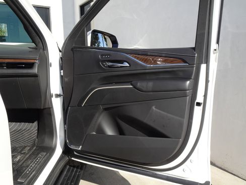 Used 2023 Cadillac Escalade ESV Sport Platinum w/ LPO, ONYX Package image 21