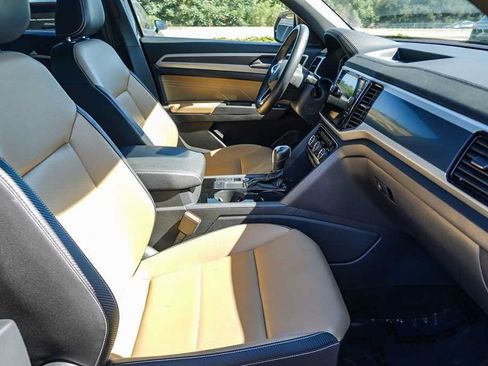 Used 2023 Volkswagen Atlas Cross Sport SE w/ Panoramic Sunroof Package FWD image 19