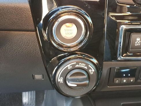 Used 2024 Nissan Titan Platinum Reserve w/ Moonroof Package image 20