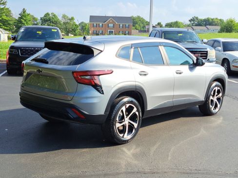 Used 2024 Chevrolet Trax RS w/ Sunroof Package image 4