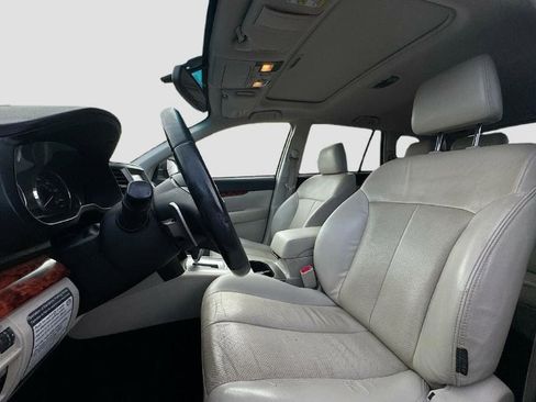 Used 2011 Subaru Outback 2.5i Limited image 10
