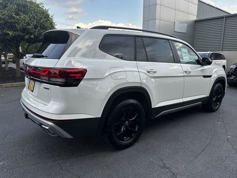 Used 2024 Volkswagen Atlas Peak Edition SE AWD/4WD image 5
