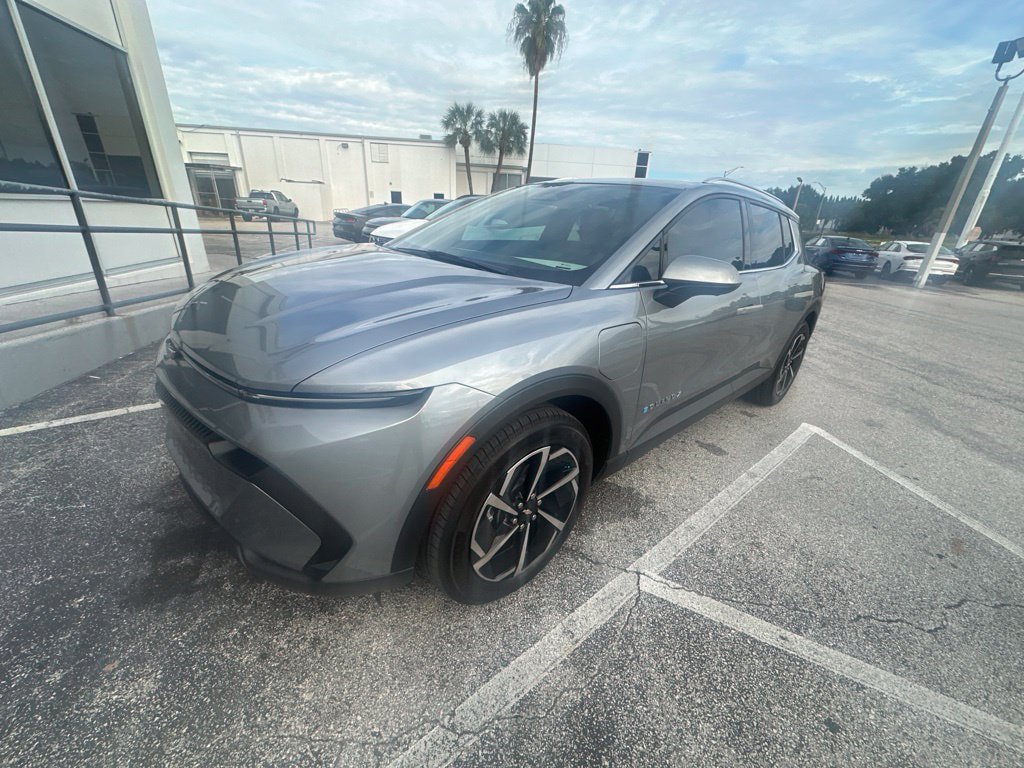 Used 2026 Chevrolet Equinox EV LT w/ LPO, All-Weather Mat Package FWD image 6