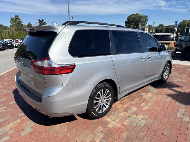Used 2019 Toyota Sienna XLE Premium FWD image 36