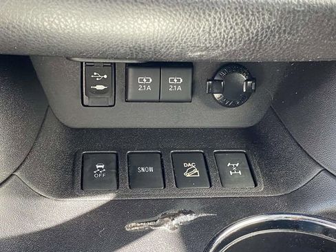 Used 2017 Toyota Highlander XLE image 29