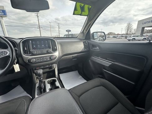 Used 2022 Chevrolet Colorado LT w/ LT Convenience Package image 12