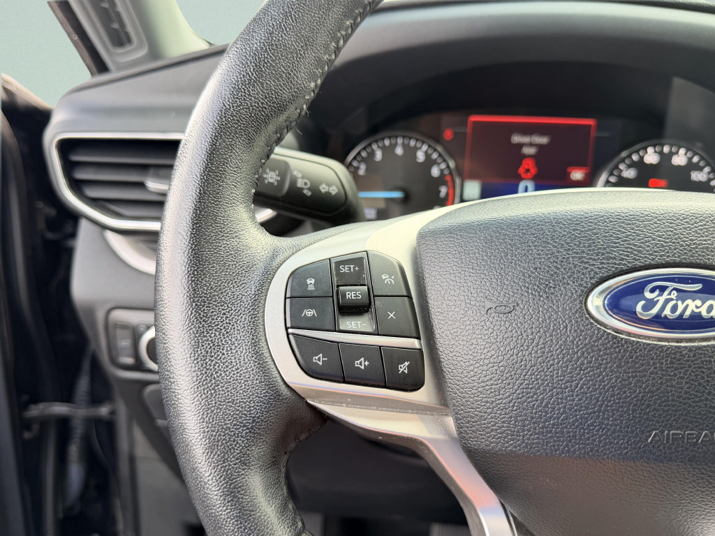 Used 2023 Ford Explorer XLT w/ XLT Sport Appearance Package AWD/4WD image 25
