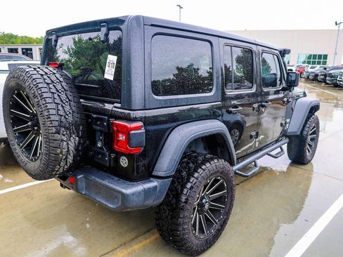 Used 2018 Jeep Wrangler Unlimited Sport S AWD/4WD image 3