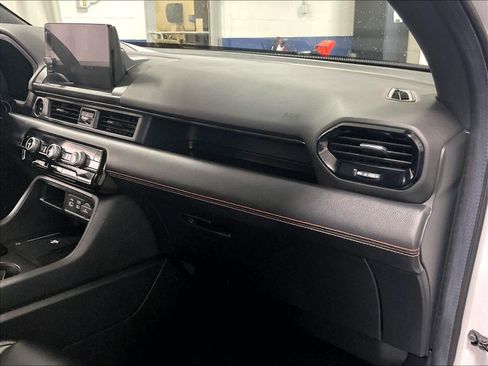 Used 2024 Honda Pilot TrailSport image 13