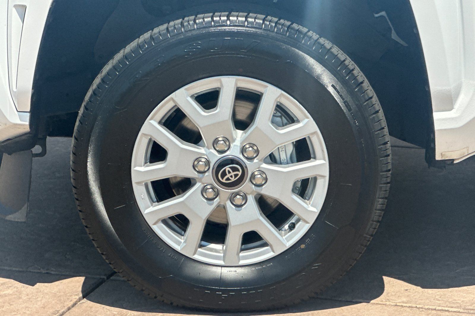 Certified 2025 Toyota Tacoma SR5 AWD/4WD image 31