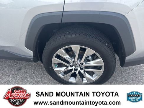 Used 2019 Toyota RAV4 XLE Premium FWD image 11
