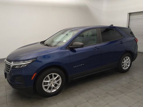 Used 2022 Chevrolet Equinox LS FWD image 2