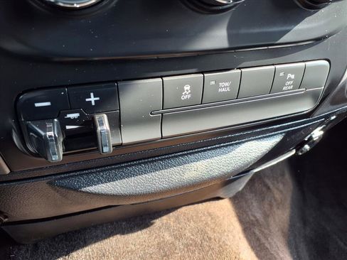 Used 2016 RAM 2500 Tradesman w/ Chrome Appearance Group image 8