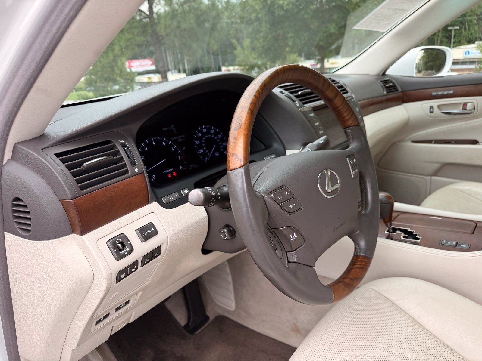 Used 2011 Lexus LS 460 w/ Comfort Pkg RWD image 22