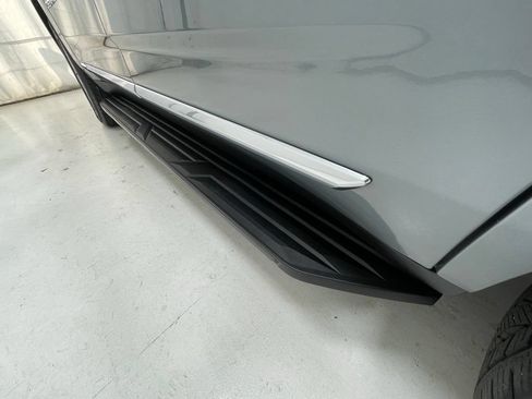 Used 2025 GMC Yukon Denali AWD/4WD image 11