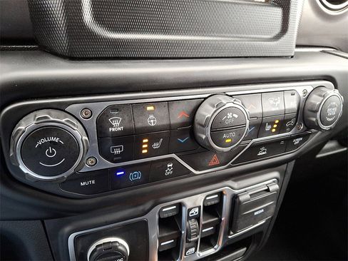 Used 2023 Jeep Wrangler Unlimited w/ Cold Weather Group image 15