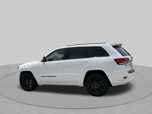 Used 2022 Jeep Grand Cherokee Laredo X RWD image 5