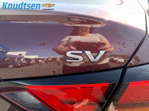 Used 2024 Nissan Altima 2.5 SV FWD image 9