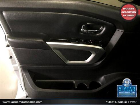 Used 2018 Nissan Titan SV image 37