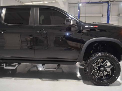 Used 2023 Chevrolet Silverado 1500 ZR2 w/ Technology Package AWD/4WD image 7
