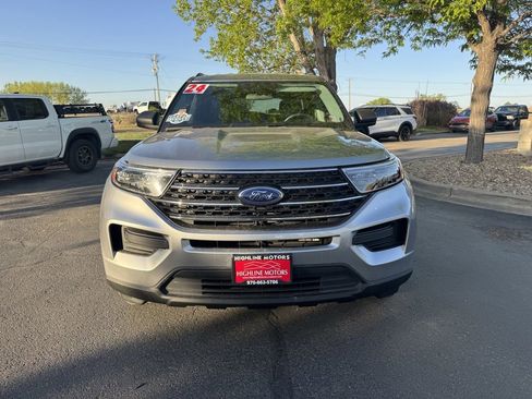 Used 2024 Ford Explorer XLT AWD/4WD image 2