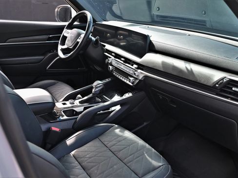 Used 2024 Kia Telluride EX X-Line AWD/4WD image 16