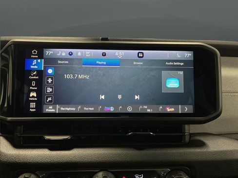 Used 2024 Jeep Wrangler Unlimited image 16