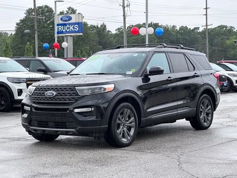 Certified 2023 Ford Explorer XLT w/ Equipment Group 202A AWD/4WD image 3
