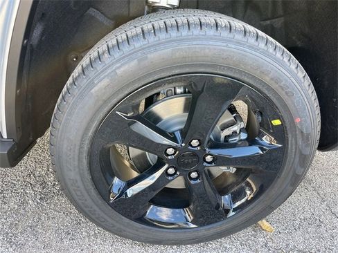 New 2024 Jeep Grand Cherokee L Limited w/ Luxury Tech Group II image 22